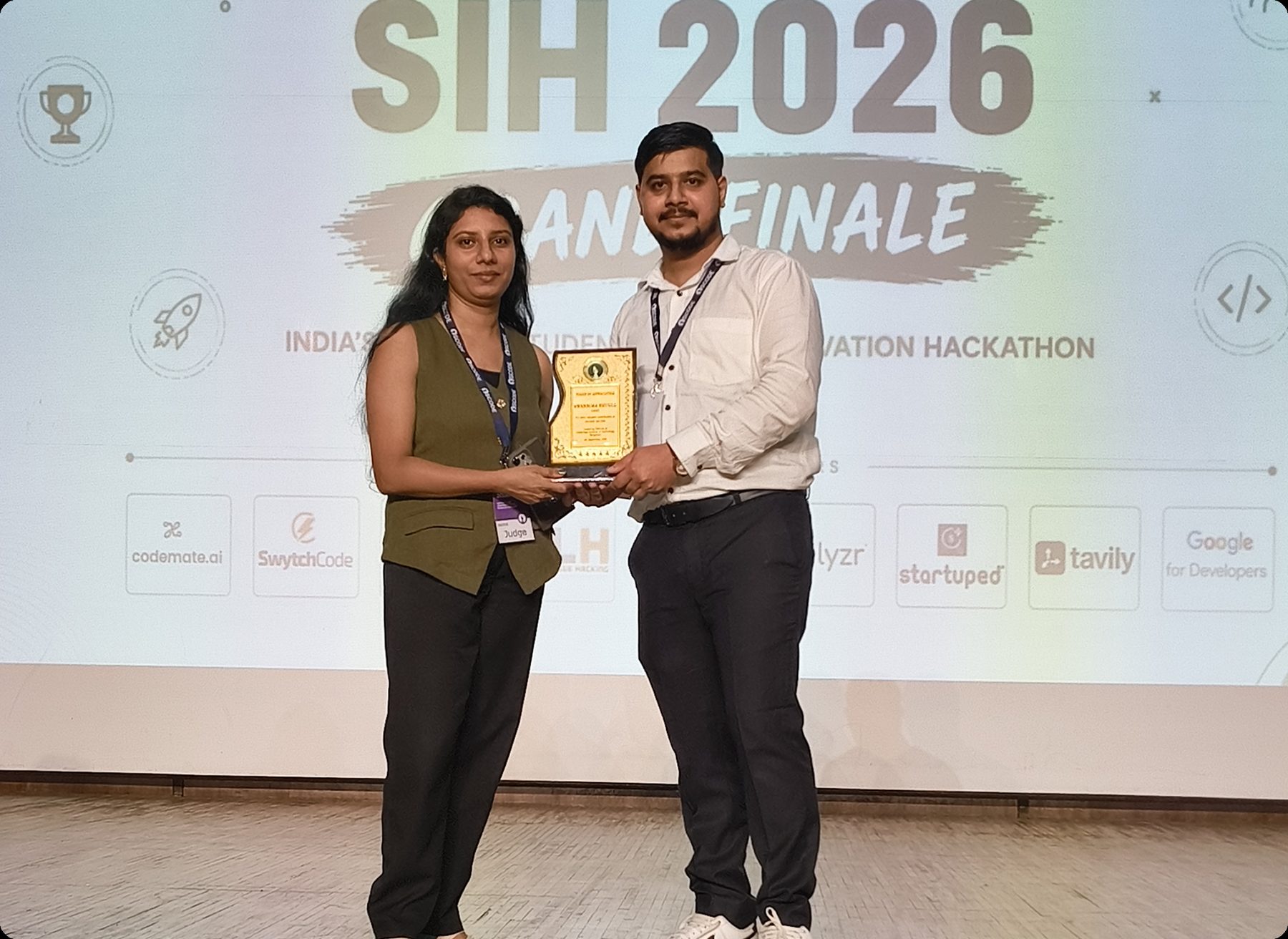 Presenting an award at the SIH 2026 grand finale.